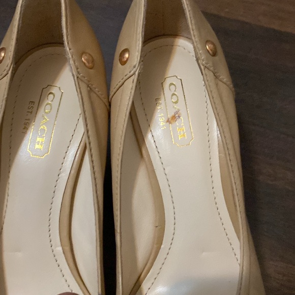 NWOT COACH High Heel Pumps Size 6B - Picture 16 of 16